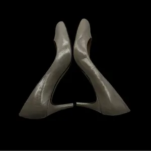 Vince Camuto Torva size 8 upper leather shimmer pumps thumbnail 4