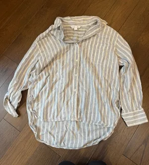 Old Navy The Boyfriend Shirt in Blue & White Button-Down Large - C73-040 thumbnail 1