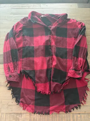 Jun & Ivy Buffalo Plaid Distressed Flannel Shirt Women’s M Red Black Raw Hem thumbnail 2