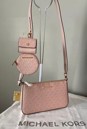 Michael Kors Crosssbody With Removable Accesories thumbnail 1