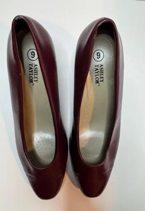 Ashley Taylor Burgundy Pumps Size 9 thumbnail 2
