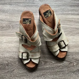 FREEBIRD by Steven Women’s Leather Strap Block Heel Sandals Distressed Sandal 8 thumbnail 4