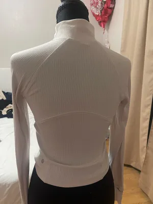 Lululemon top  thumbnail 4