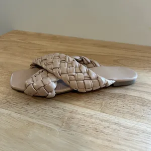 Nude Woven Strap Sandals Bamboo Sz 8 flats slip on work brunch soft girl church thumbnail 3