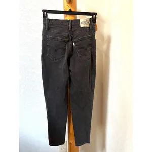 Levi's SilverTab Mom Jeans Black High Rise Tapered Women's W26 L27 26x27 thumbnail 7
