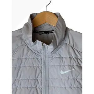 Nike Aeroloft Running‎ Vest Women Medium Grey Quilted Full Zip Athleisure Walk thumbnail 6