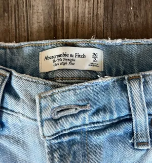 Abercrombie 90s Straight Ultra High Rise Jeans thumbnail 3