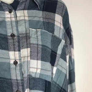 Forever 21 blue and white blue two-tone baggy plaid cropped flannel thumbnail 4