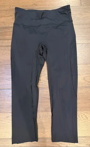 Lululemon High Rise Black Athletic Cropped Legging Size 8 - C11-517 thumbnail 1