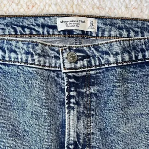 Abercrombie & Fitch 90's Straight Ultra High Rise Acid Wash Jeans 37‎ / 24 thumbnail 11