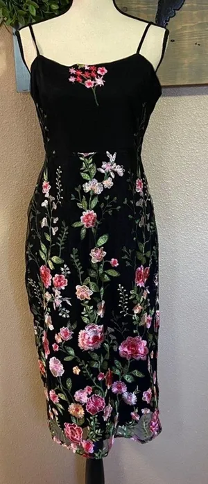 NWOT Lulus Blooming For Love Black Floral Embroidered Midi Dress thumbnail 2