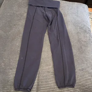 Lululemon athletica Navy Blue Striped Mid OR High Rise Jogger Yoga Pant See Pics thumbnail 9