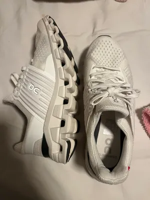 Running Shoes thumbnail 4