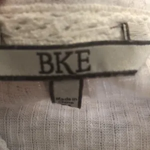 BKE Off White Lace Up Ribbed SS Casual Stretch Shirt Size XL Fall Fashion thumbnail 5