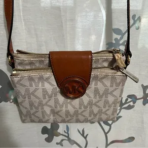 Michael Kors Crossbody thumbnail 8