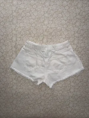 H&M Women's White Frayed Hem Denim Shorts thumbnail 2