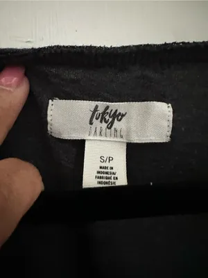 Tokyo Darling Black V-Neck Pocket Tee size S thumbnail 3