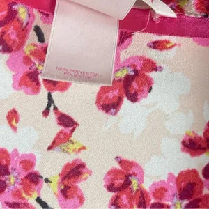 Victoria's Secret Medium Floral Satin Robe Feminine Flowy Pockets thumbnail 7
