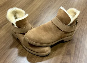 UGG McKay Chestnut Suede Shearling Ankle Boots Booties Women’s Size 9 EUC thumbnail 1