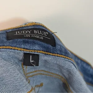 Judy Blue - Paint Spatter Distressed Jean Shorts - Light Blue thumbnail 5