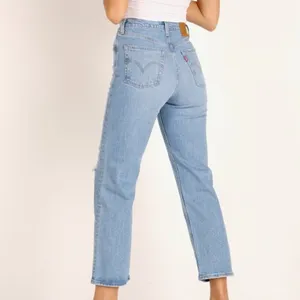 Levi’s Ribcage Straight Ankle Jean in Tango Fade Wash thumbnail 3