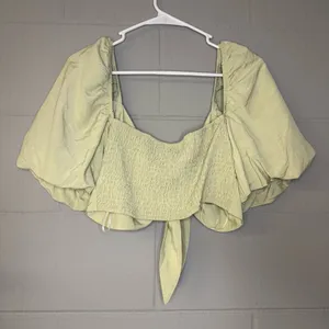 Petal & Pup Celine Top Puff Sleeve Tie Front Blouse in Green Women’s Size 10 thumbnail 5