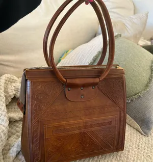 Brown leather embroidered purse thumbnail 4