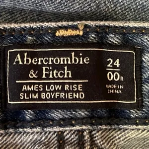 Abercrombie & Fitch Ames Low Rise Distressed Skinny Slim Boyfriend Denim Jeans 0 thumbnail 4
