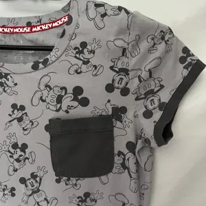 Disney Parks Mickey Mouse Y2K Womens TShirt Top Size S Gray Short Sleeve Cartoon thumbnail 3