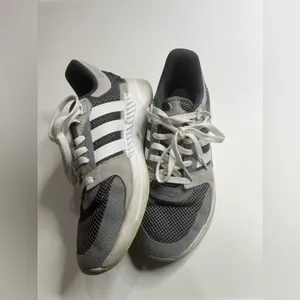 Women’s adidas low top cloud foam running shoes size 7.5 thumbnail 1
