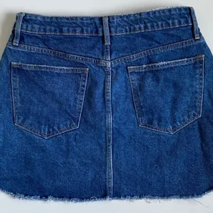 Zara Blue Denim Mini Skirt Raw Hem‎ High Waisted Medium Wash Size 28/M thumbnail 8