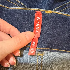 SPANX Pull-On Flare Jeans in Midnight Shade Medium Wash Size 3X Stretchy Denim thumbnail 4