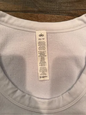ALO Yoga Women’s White Ribbed Long Sleeve Crop Top thumbnail 4