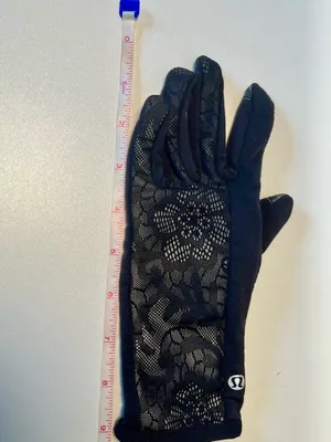 Lululemon Frosty Run Reflective Gloves in Black Lace thumbnail 5