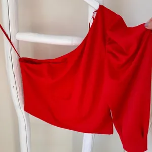 Sugarlips Such a Betty One Shoulder Red Top SZ M thumbnail 4