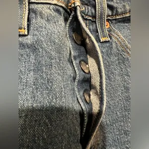 Levis 501 Original Fit Button Fly High Rise Black Cut off Shorts Sz 24 thumbnail 4