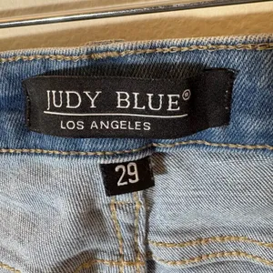 Judy Blue Distressed Denim Shorts Lace Trim Raw Hem Size 29‎ thumbnail 6
