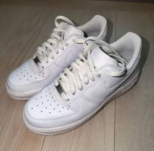 Women’s Nike Air Force 1 thumbnail 1