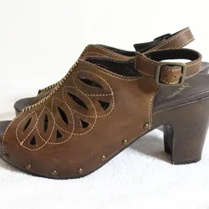 Dansko Rowena Brown Leather Embroidered Peep-Toe High Heel Clogs Size EU 40/US 9 thumbnail 3