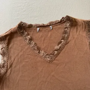 Vintage Dressbarn Ribbed Lace Trim V-Neck Tank thumbnail 2