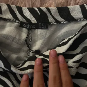 Boohoo Trendy Zebra Print Wide Leg Flare Pants thumbnail 6
