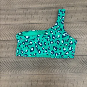 All in Motion Green Leopard Print Top thumbnail 2