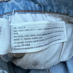 Abercrombie & Fitch Pleated High Rise 80s Mom Jean Size 28 Short thumbnail 9