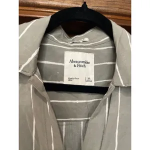 Abercrombie & Fitch boyfriend button-down shirt extra small thumbnail 2