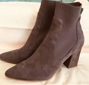 So NICE suede leather booties🤎🤎 thumbnail 1