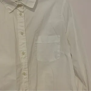 J Crew Button-up cotton poplin shirt in signature fit thumbnail 4