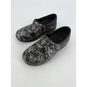 Crocs Neria Clogs Womens Size 7 Black Floral Slip Resistant Work Shoes‎ Comfort thumbnail 2