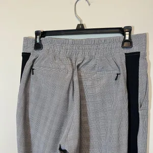 Athleta Brooklyn Ankle Pant Grey Glen Plaid Black Side Stripe Tapered Size 4T thumbnail 7