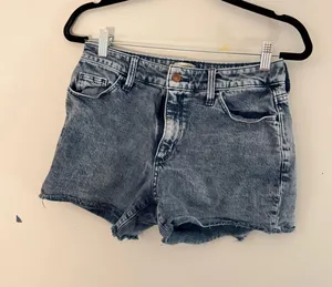 Universal Threads Jean shorts thumbnail 1