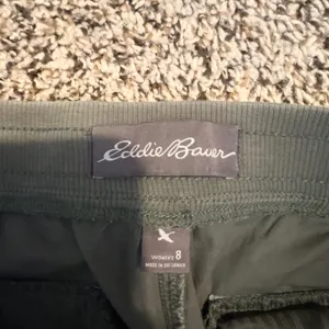 Eddie Bauer Womens Olive Green Pull On Elastic Waist Straight Leg Pants Size‎ 8 thumbnail 2